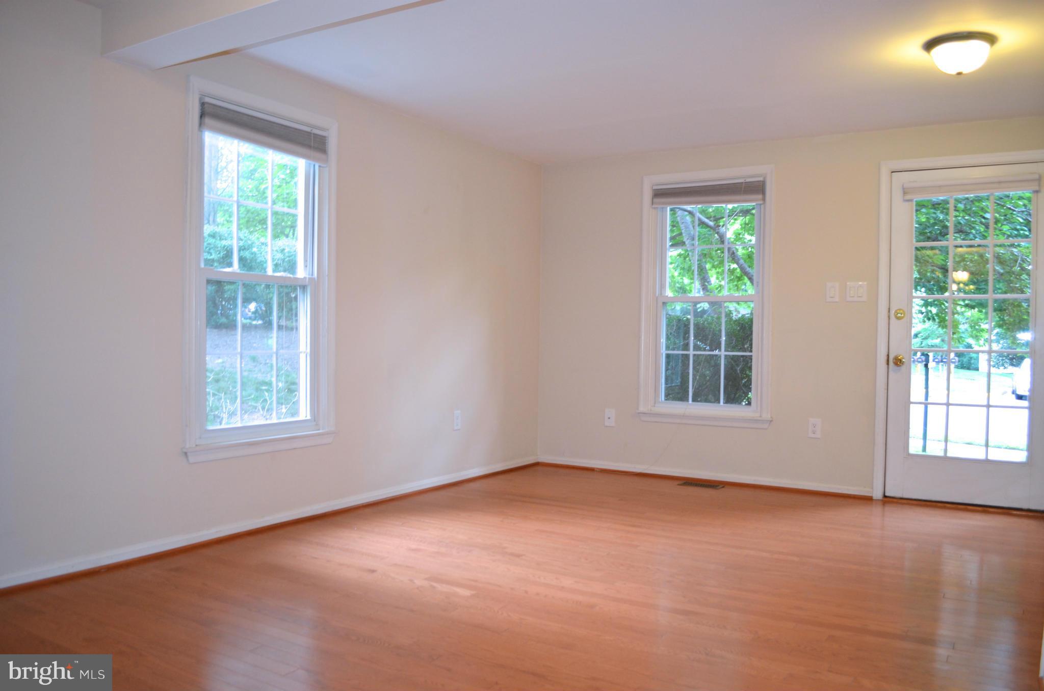1651 Fieldthorn Drive Reston, VA 20194 - Photo 3 of 26 Living Room