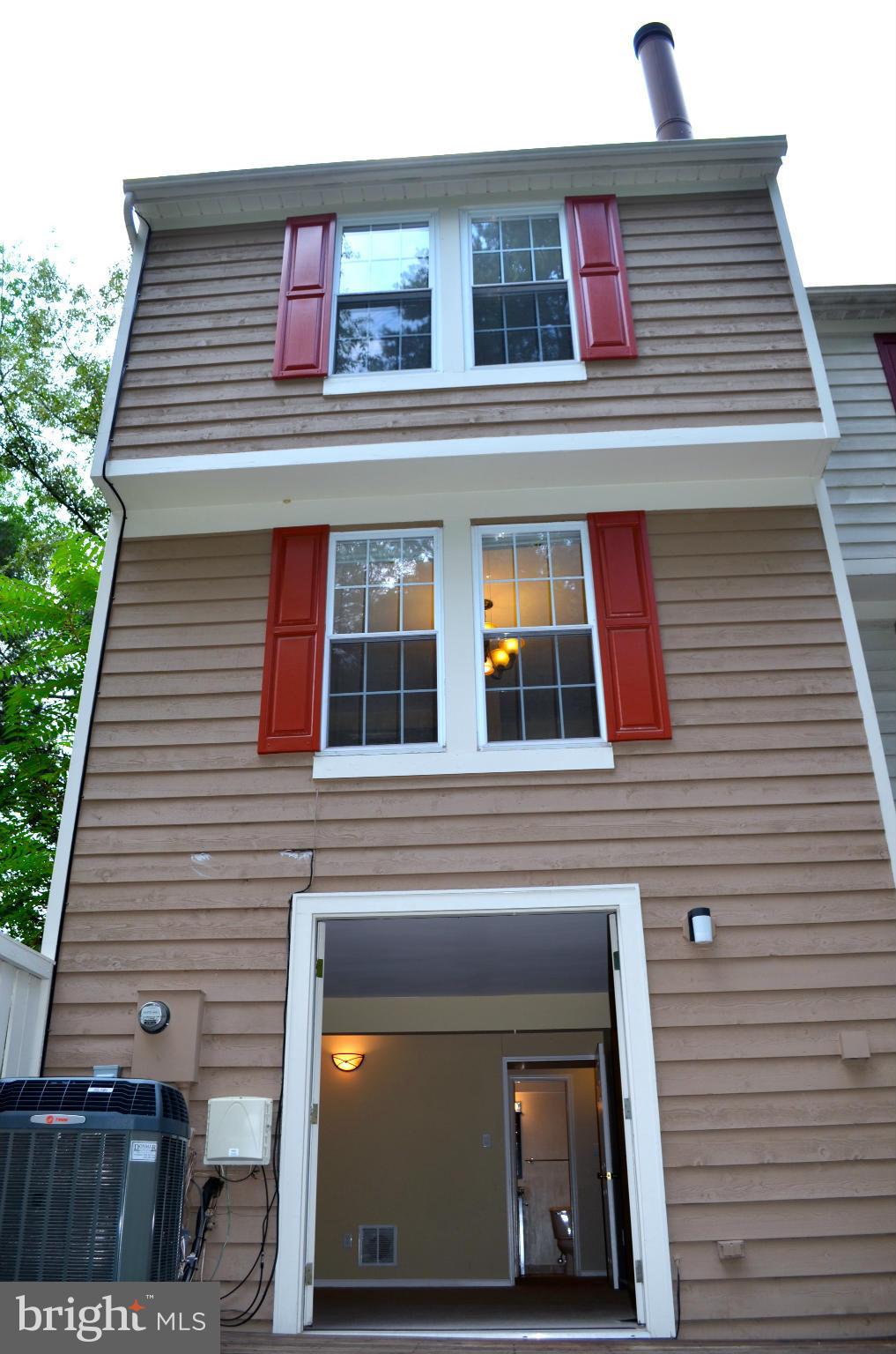 1651 Fieldthorn Drive Reston, VA 20194 - Photo 21 of 26 Exterior (Rear)