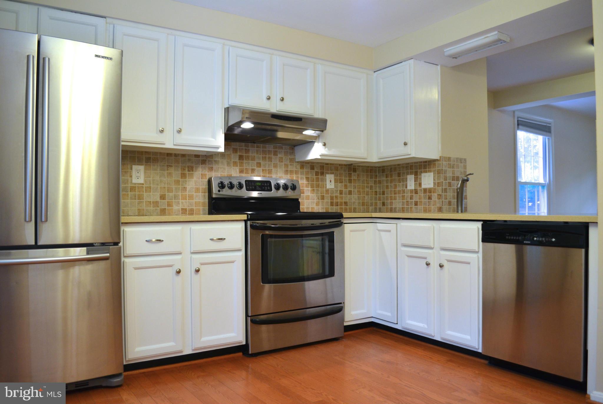 1651 Fieldthorn Drive Reston, VA 20194 - Photo 5 of 26 Kitchen