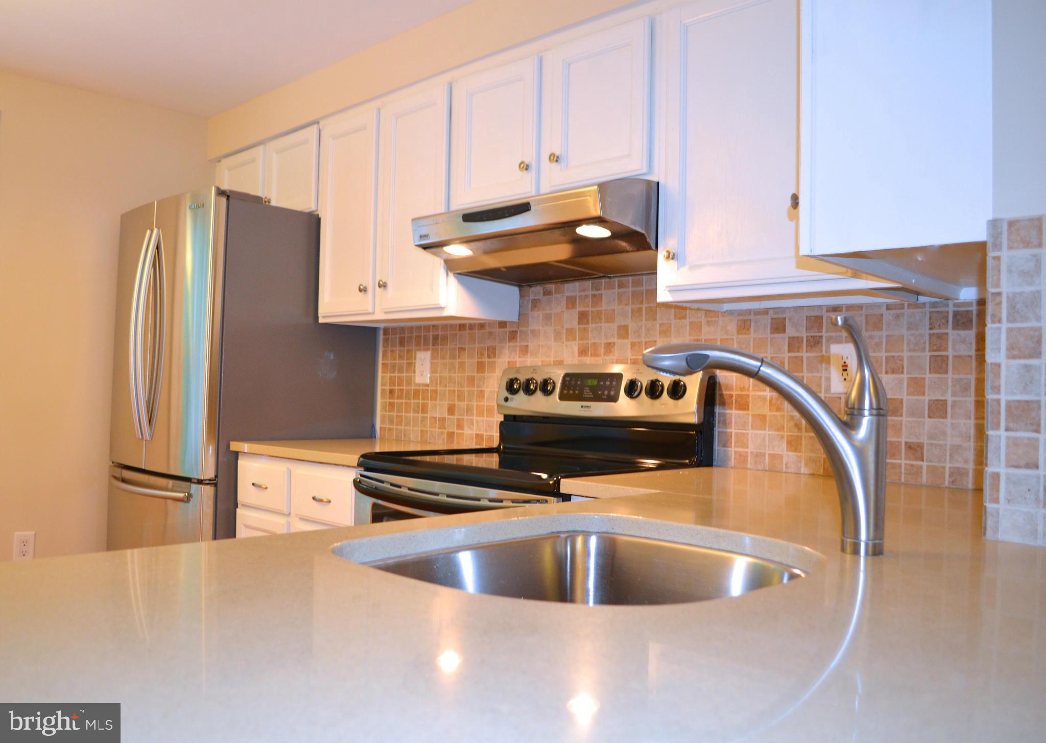 1651 Fieldthorn Drive Reston, VA 20194 - Photo 6 of 26 Kitchen