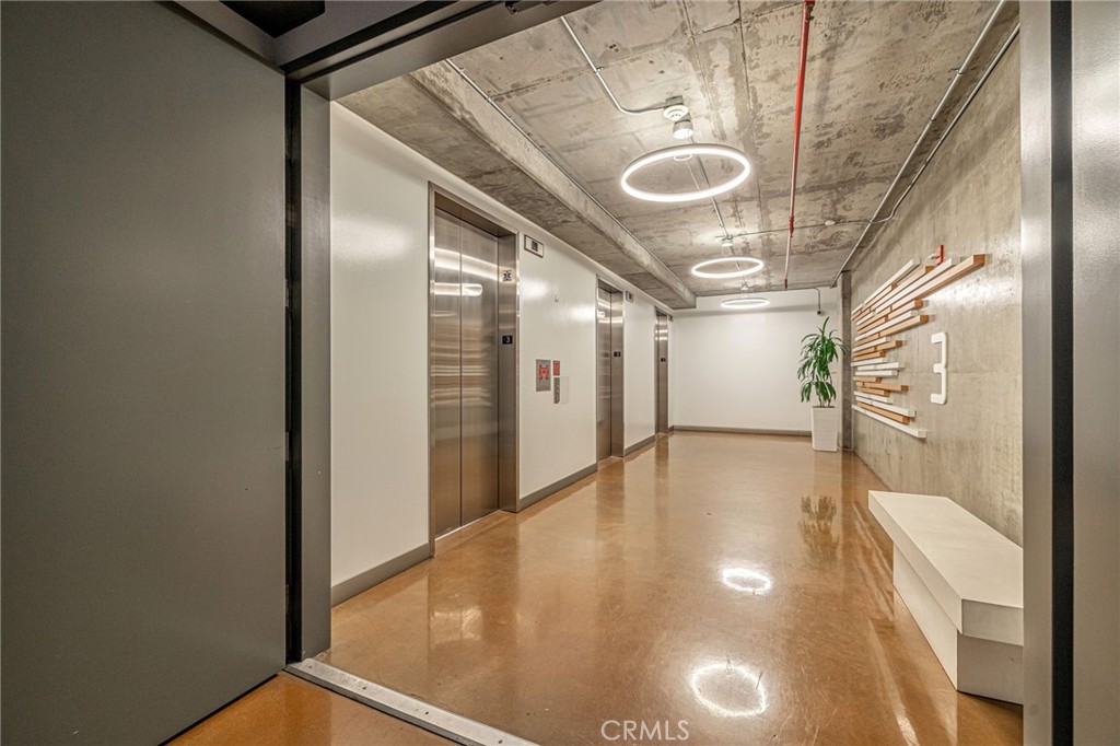 645 West 9th Street, Unit 301 Los Angeles, CA 90015 - Photo 11 of 14 a view of a hallway