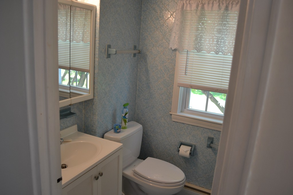 162 Codman Road Norwood, MA 02062 - Photo 10 of 24 Gallery Image 10