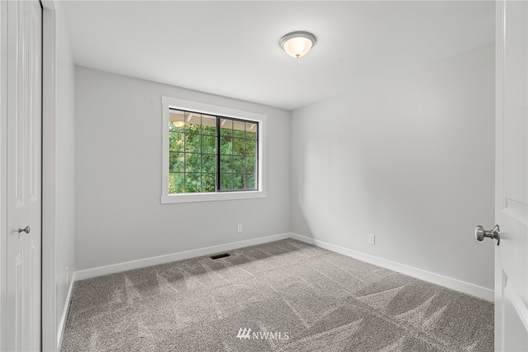 9505 228th Street Southwest Edmonds, WA 98020 - Photo 19 of 32 Gallery Image 19