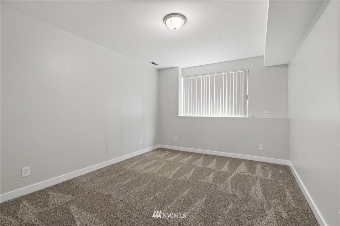 9505 228th Street Southwest Edmonds, WA 98020 - Photo 23 of 32 Gallery Image 23