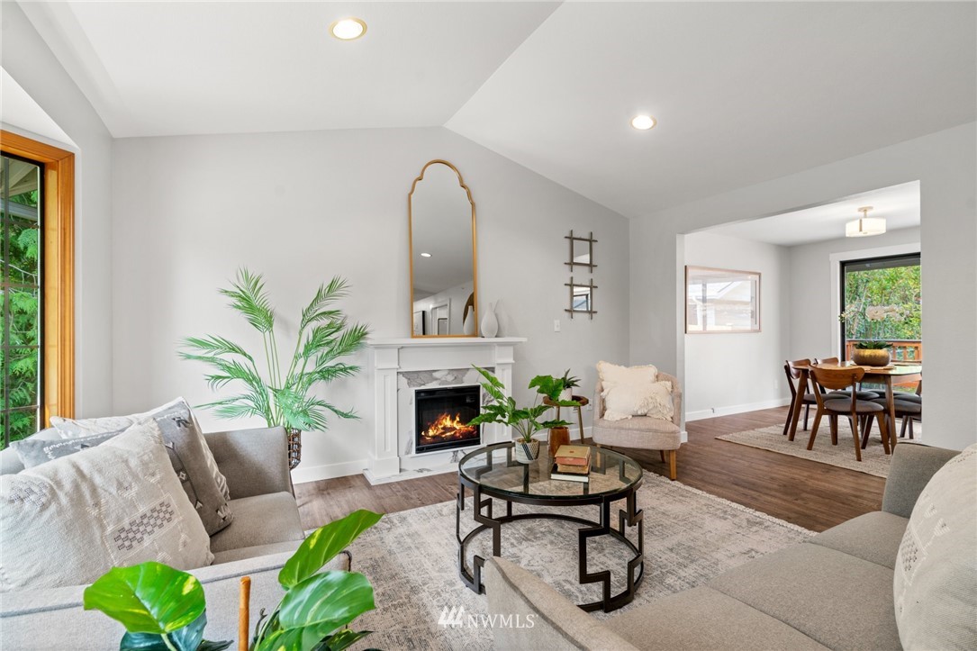 9505 228th Street Southwest Edmonds, WA 98020 - Photo 4 of 32 Gallery Image 4