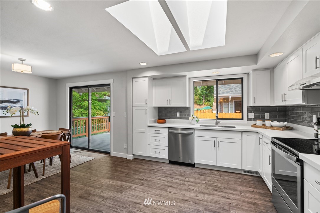 9505 228th Street Southwest Edmonds, WA 98020 - Photo 10 of 32 Gallery Image 10