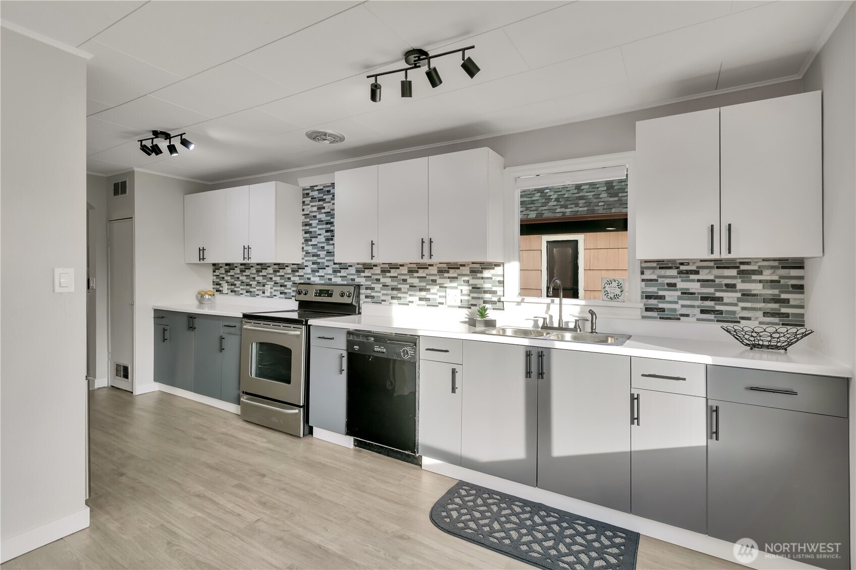 321 3rd Street Northeast Auburn, WA 98002 - Photo 6 of 20