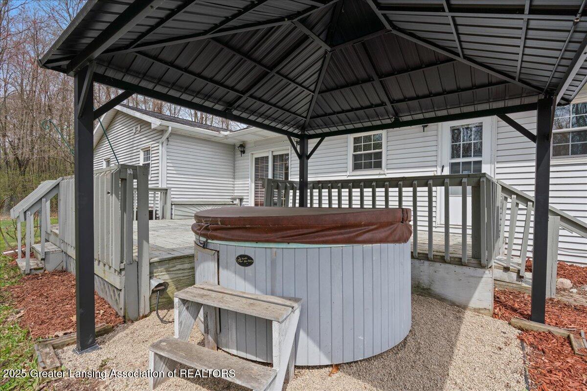 5236 Drumheller Road Bath, MI 48808 - Photo 26 of 42 48-Media Jett - 47