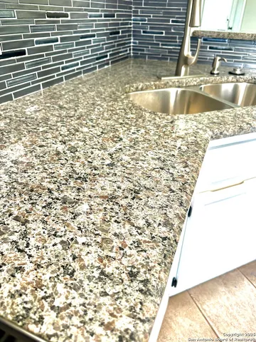 $1,750 | 2255 Thousand Oaks, Unit 810, San Antonio, TX 78232