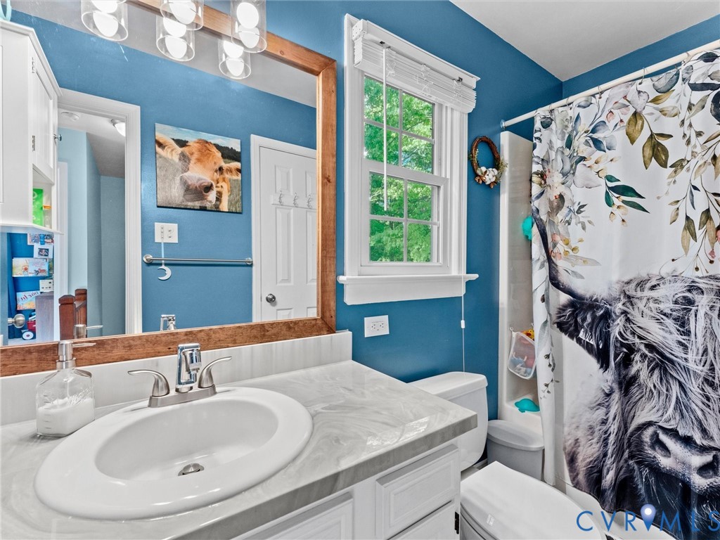 10200 Redbridge Road North Chesterfield, VA 23236 - Photo 22 of 33 Full bath upstairs