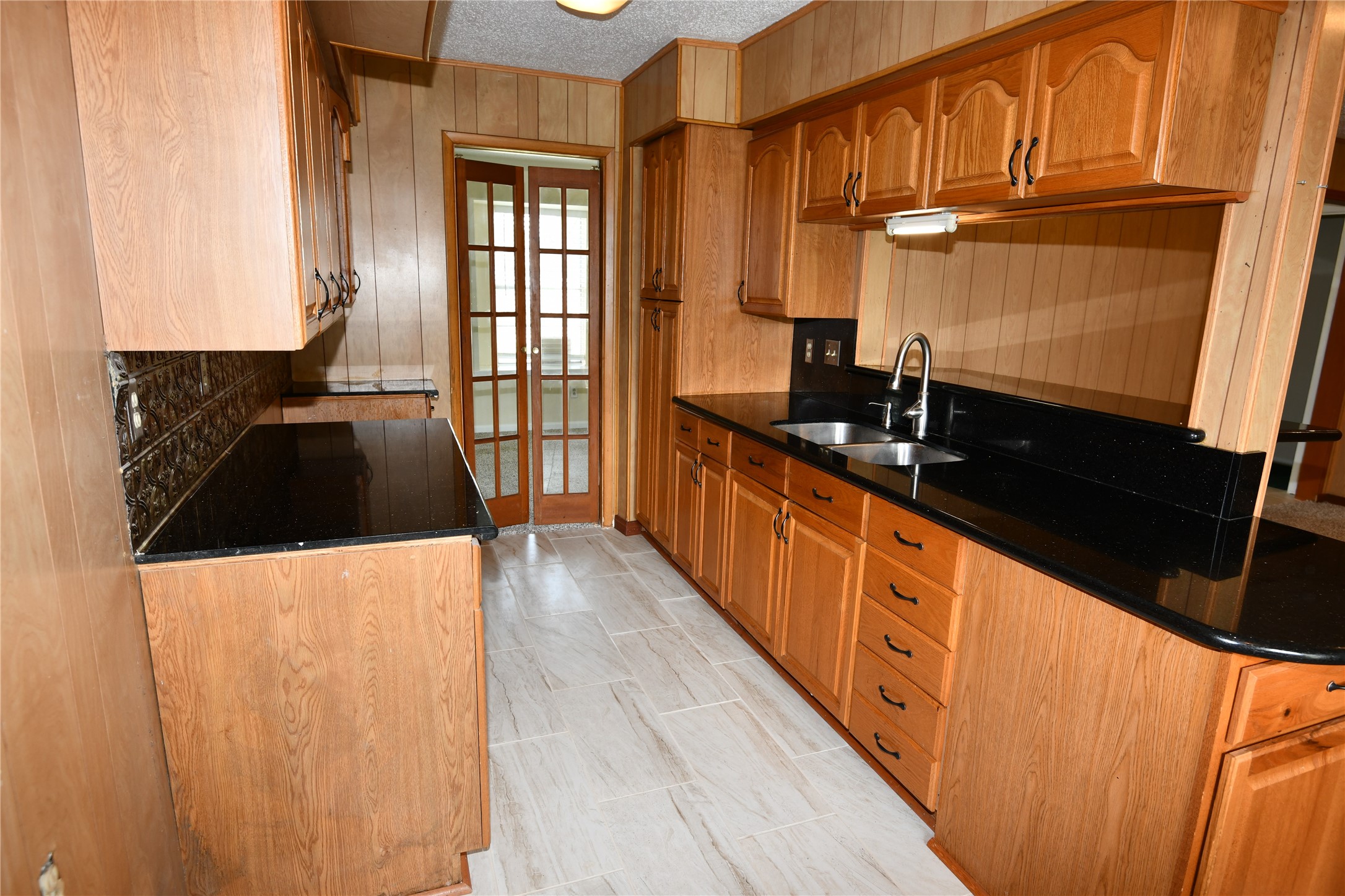 8518 Rinn Street Houston, TX 77078 - Photo 30 of 32 Kitchen Area