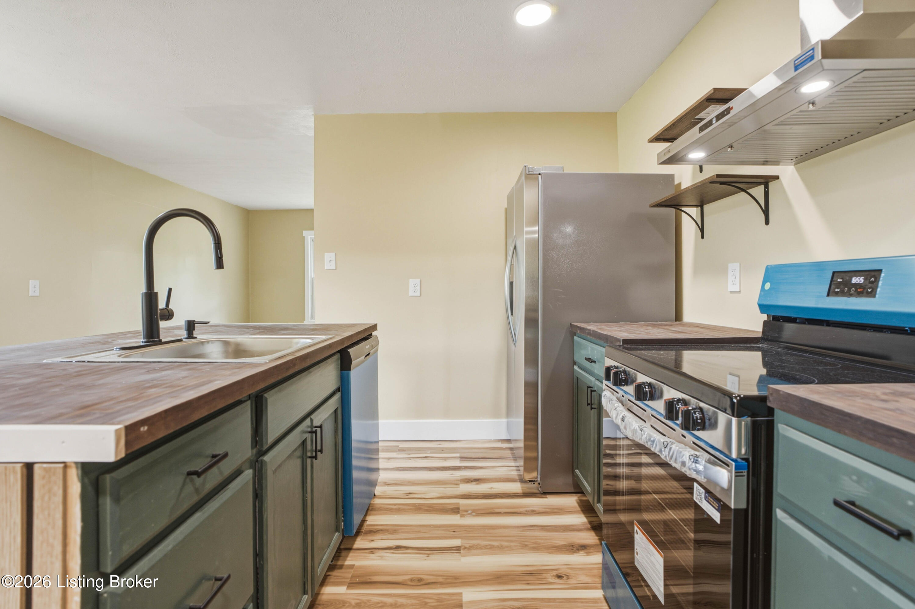 210 Montclair School Road Simpsonville, KY 40067 - Photo 11 of 31 11-Kitchen-Range