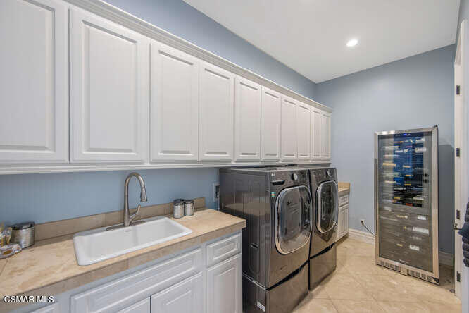 421 Whitegate Road Newbury Park, CA 91320 - Photo 33 of 76 a utility room with dryer and washer