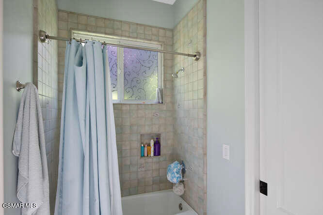 421 Whitegate Road Newbury Park, CA 91320 - Photo 39 of 76 a bathroom with a shower and a toilet