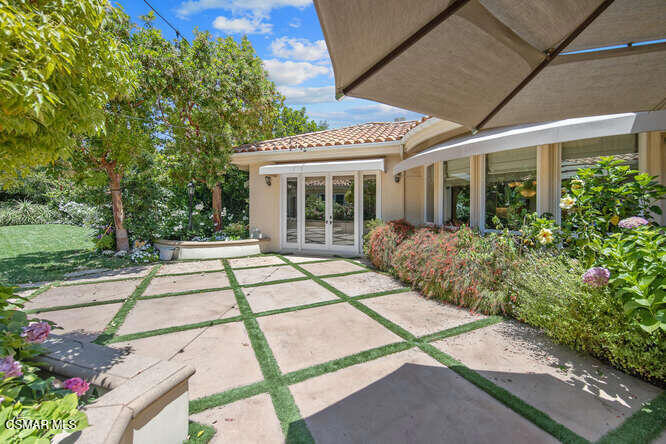 421 Whitegate Road Newbury Park, CA 91320 - Photo 53 of 76 a view of a house with garden