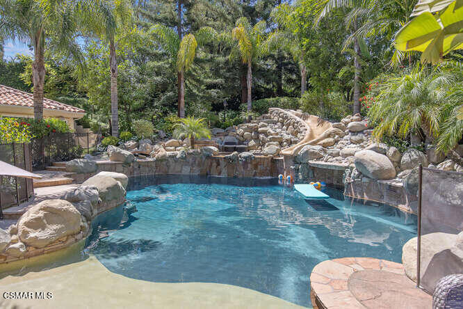 421 Whitegate Road Newbury Park, CA 91320 - Photo 66 of 76 a backyard of a house with outdoor seating