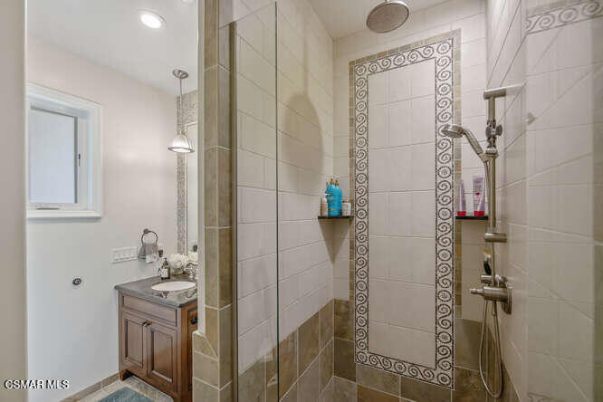 421 Whitegate Road Newbury Park, CA 91320 - Photo 71 of 76 a bathroom with a shower