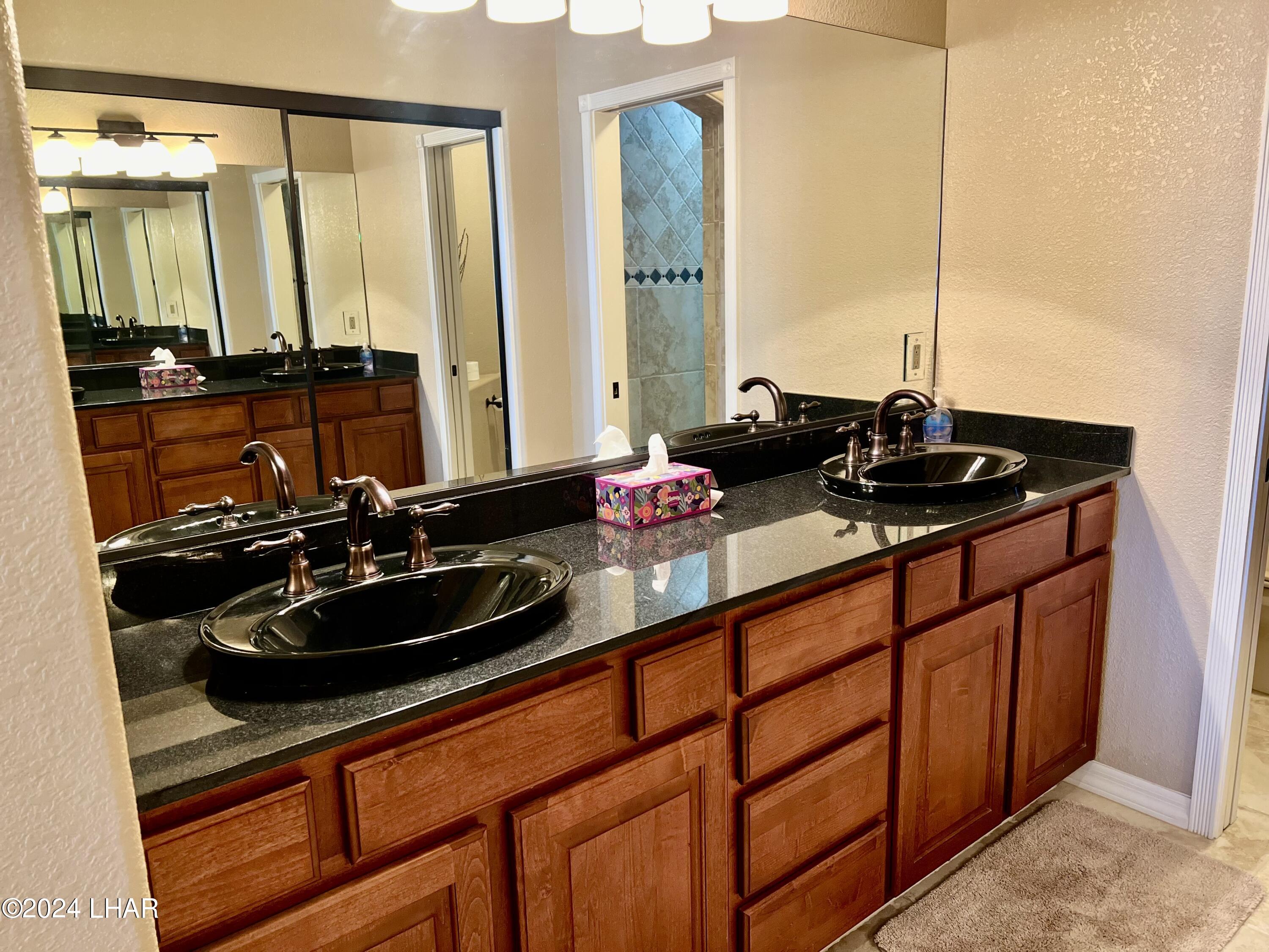433 London Bridge Road, Unit 201 Lake Havasu City, AZ 86403 - Photo 9 of 15 Primary bathroom