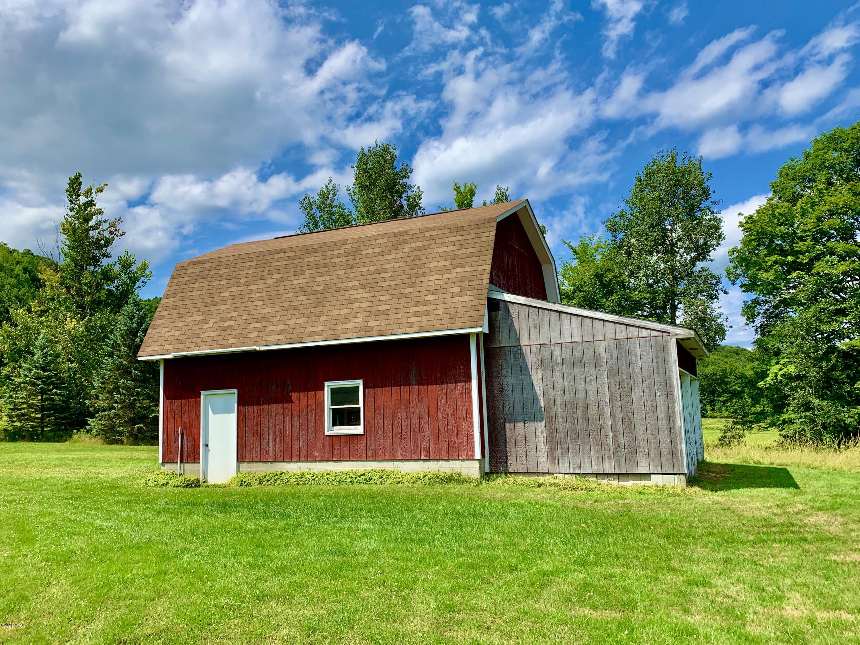 94 North Smith Road Waymart, PA 18472 - Photo 27 of 33 2 CAR GARAGE /BARN/SHED