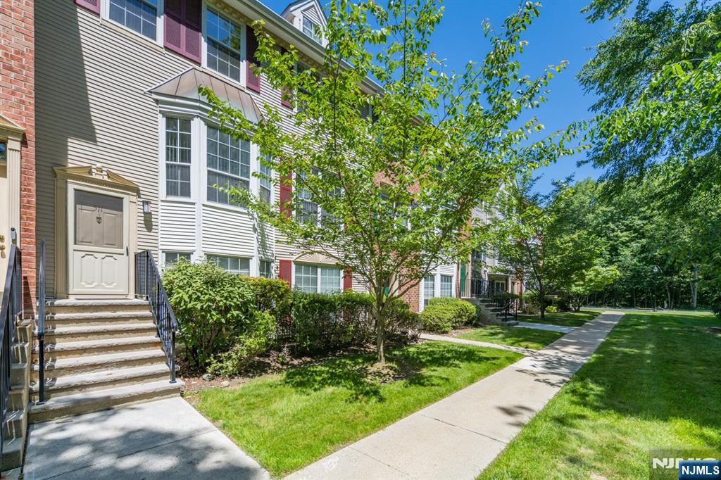 511 Quince Court Mahwah, NJ 07430 - Photo 1 of 29