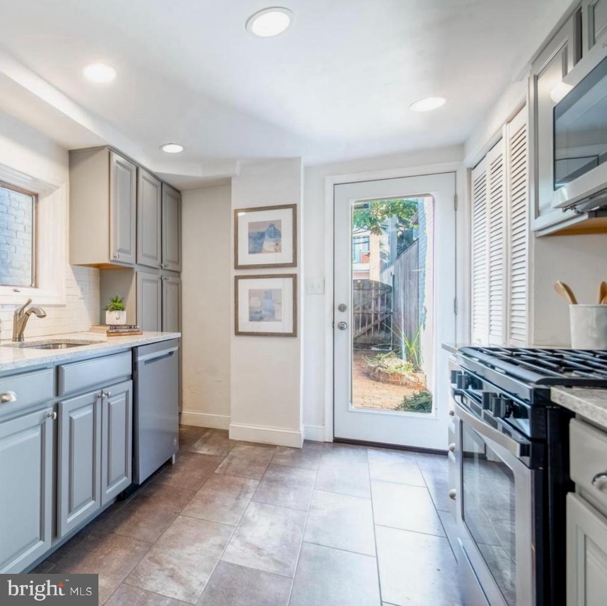 211 3rd Street Southeast Washington, DC 20003 - Photo 5 of 10