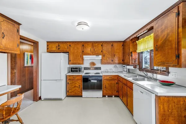 $499,900 | 172 Brook Street, Somerset, MA 02726