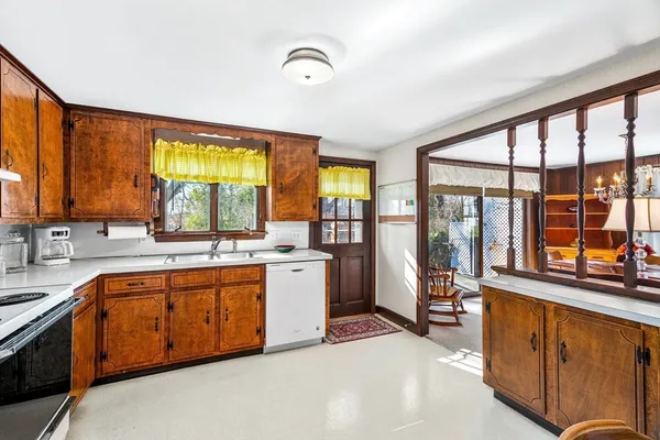 $499,900 | 172 Brook Street, Somerset, MA 02726