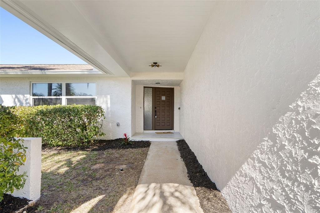2972 Compton Court Clearwater, FL 33761 - Photo 4 of 37
