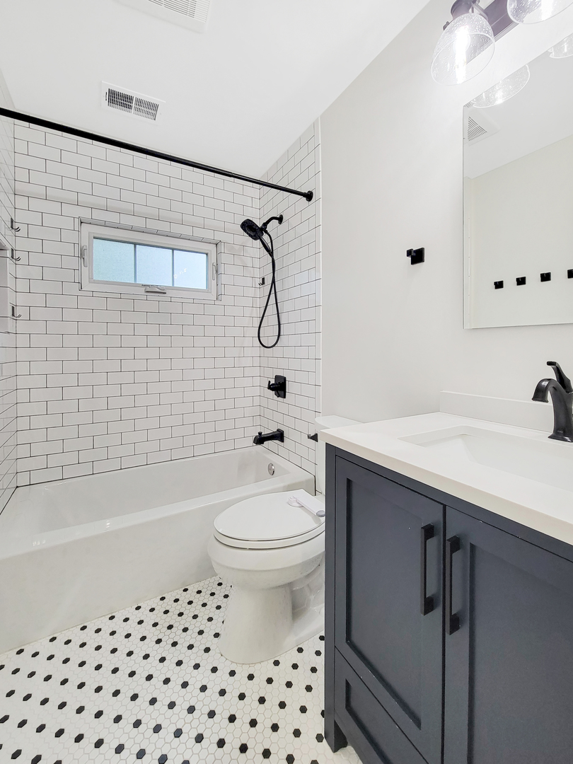 401 South 4th Avenue Libertyville, IL 60048 - Photo 20 of 23 a bathroom with a sink a toilet and shower