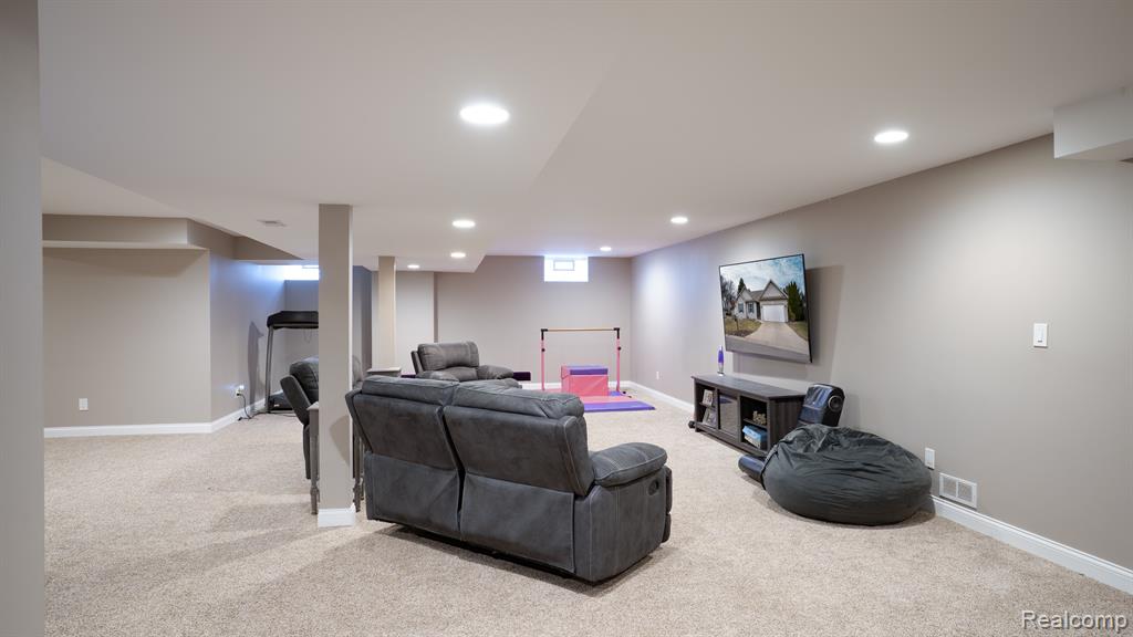2351 Summit Cedar Howell, MI 48855 - Photo 16 of 25 Gallery Image 16