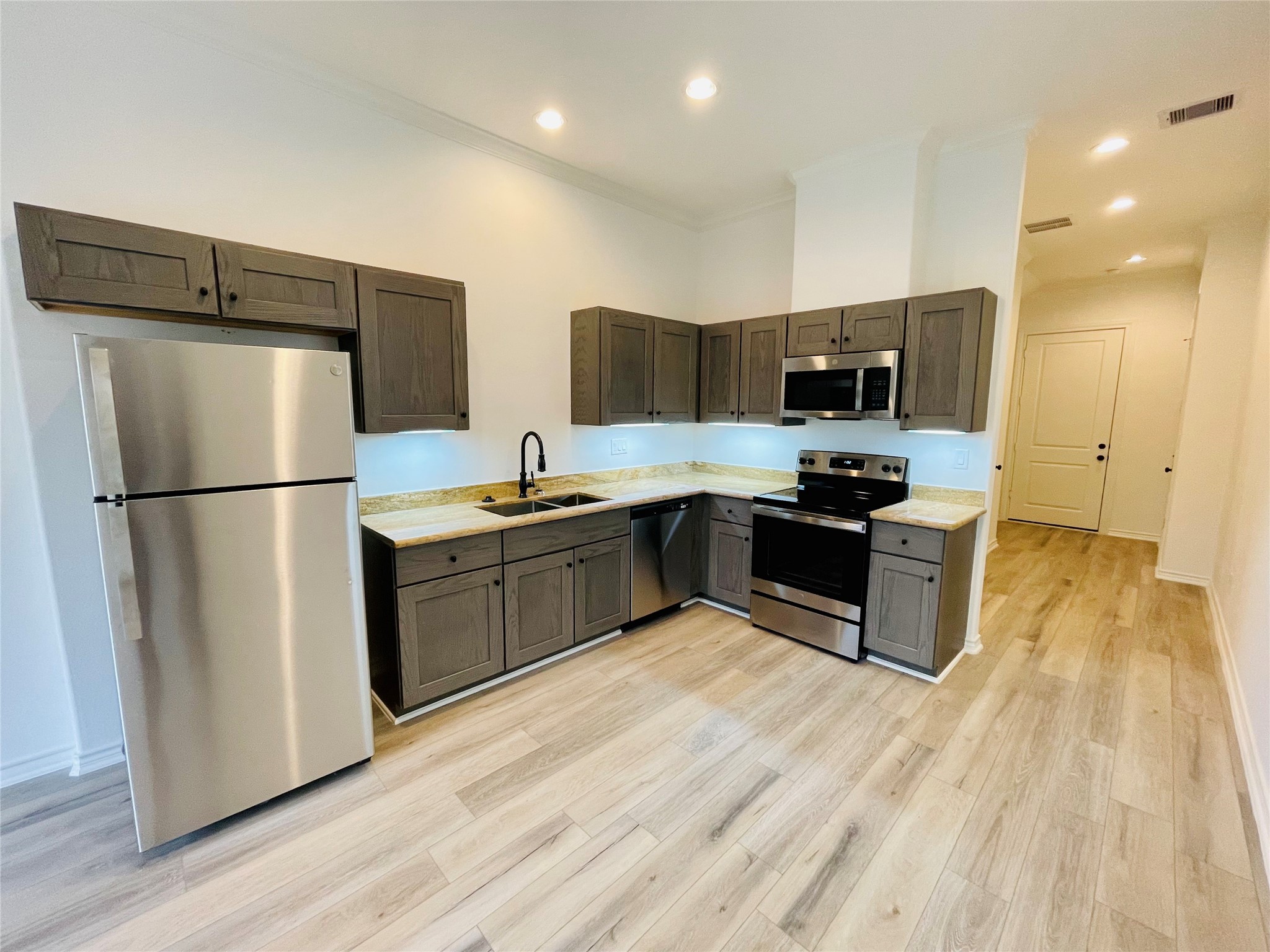 3255 Real Street, Unit A Houston, TX 77087 - Photo 6 of 38