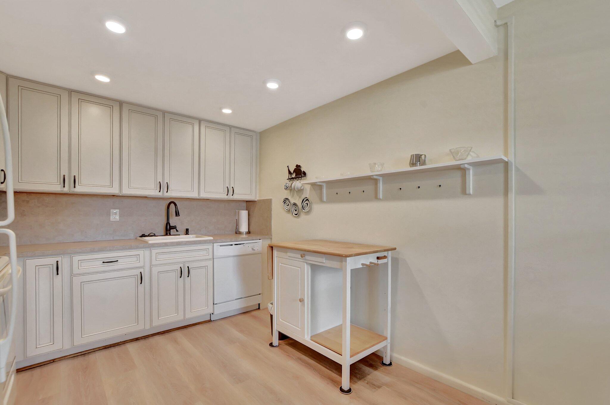 1030 Hythe B Boca Raton, FL 33434 - Photo 2 of 38 8-web-or-mls-DSC_1141