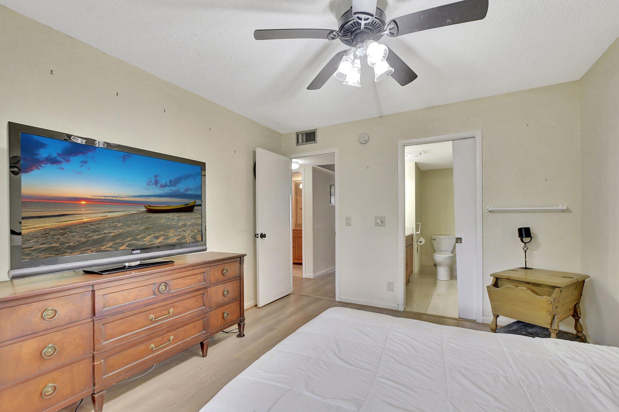 1030 Hythe B Boca Raton, FL 33434 - Photo 9 of 38 11-web-or-mls-DSC_1156