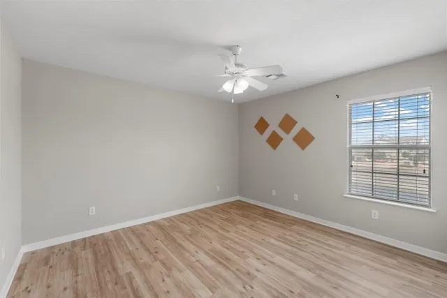 $215,000 | 809 Chambers Creek Circle, Hewitt, TX 76643