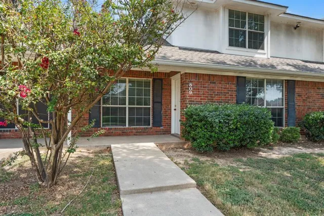 $215,000 | 809 Chambers Creek Circle, Hewitt, TX 76643