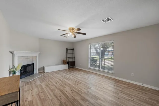 $215,000 | 809 Chambers Creek Circle, Hewitt, TX 76643