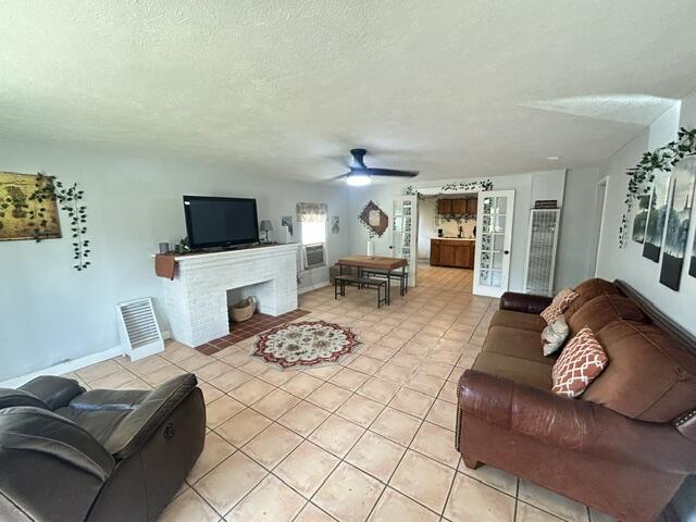 2402 26th Street Lubbock, TX 79411 - Photo 3 of 38 IMG_4482