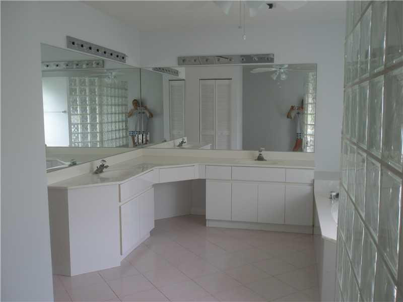 5621 Southwest 164th Terrace Southwest Ranches, FL 33331 - Photo 6 of 19 Master Bath/Spa
