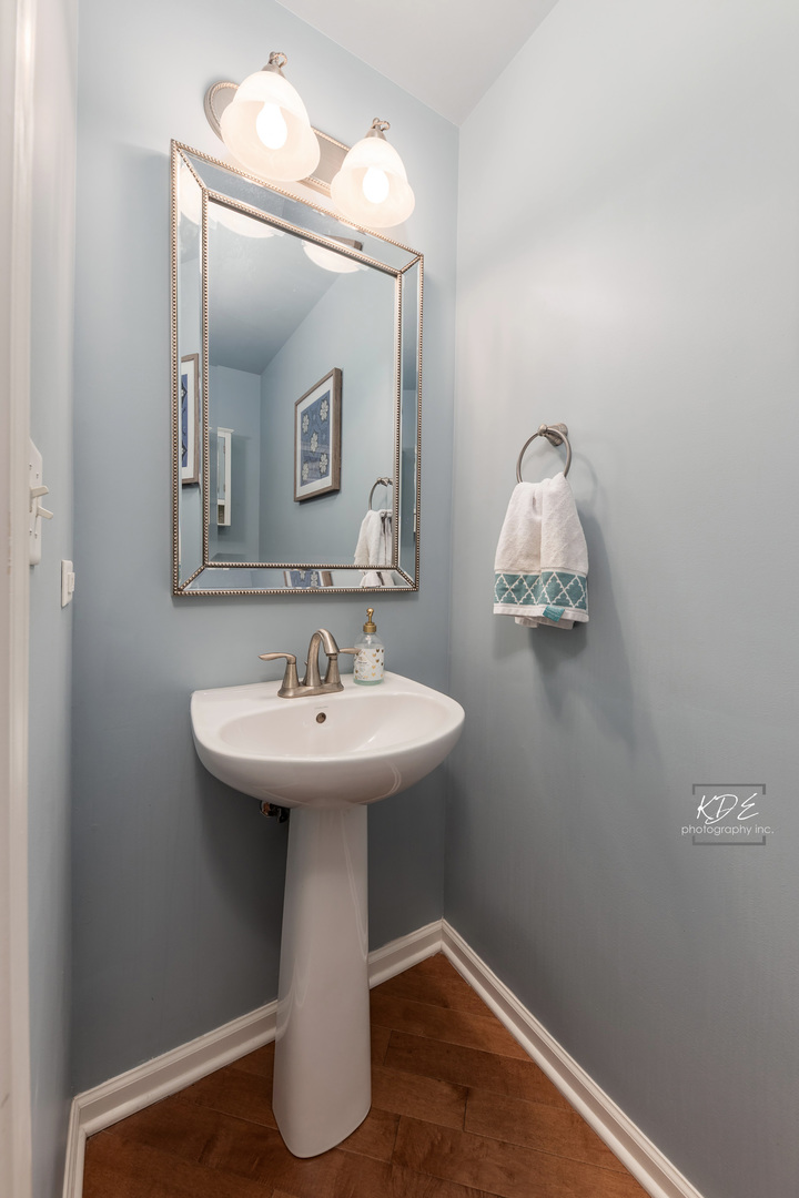 2809 Blakely Lane Naperville, IL 60540 - Photo 5 of 12 a bathroom with a sink toilet and mirror