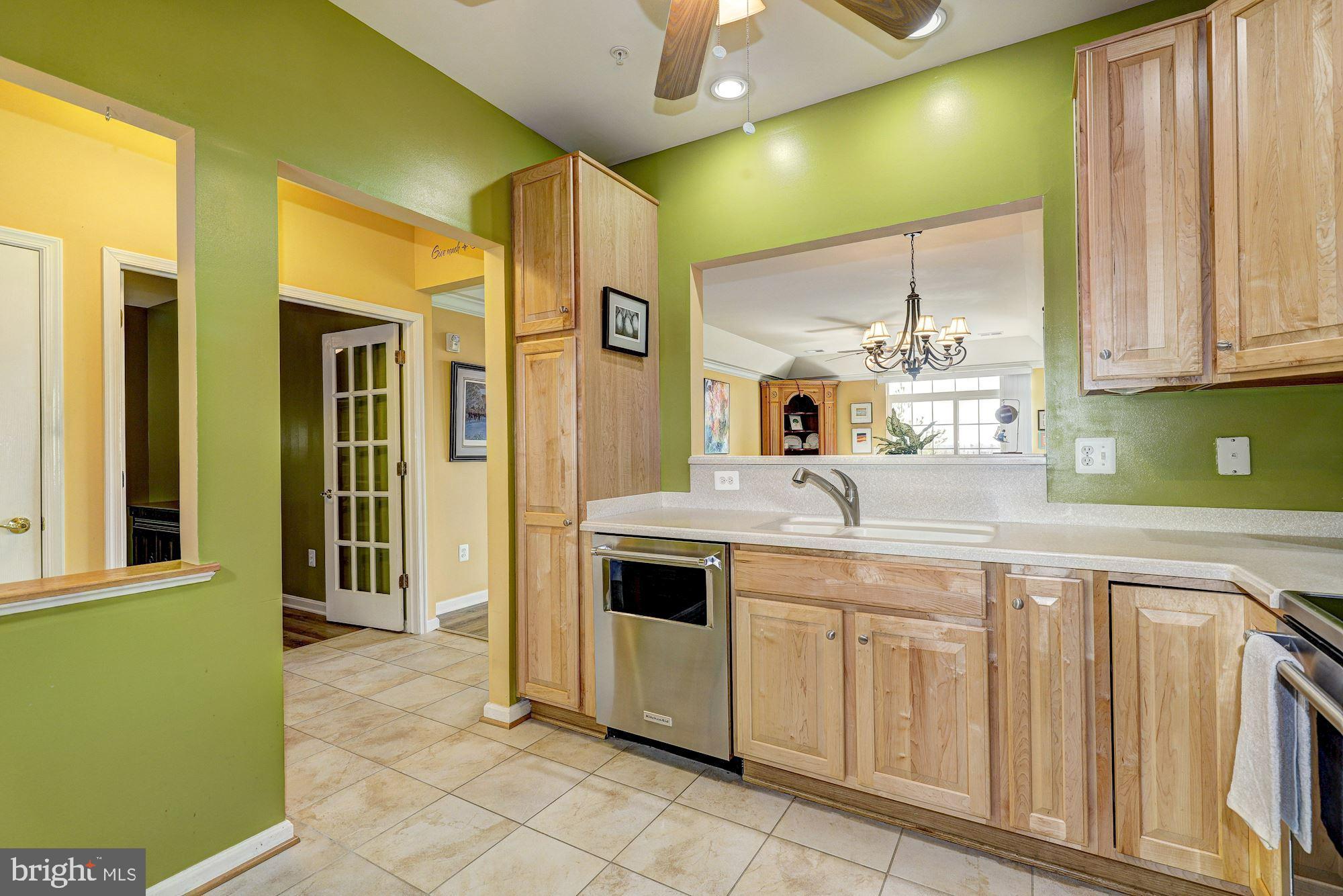 7315 Brookview Road, Unit 304 Elkridge, MD 21075 - Photo 10 of 31 Kitchen