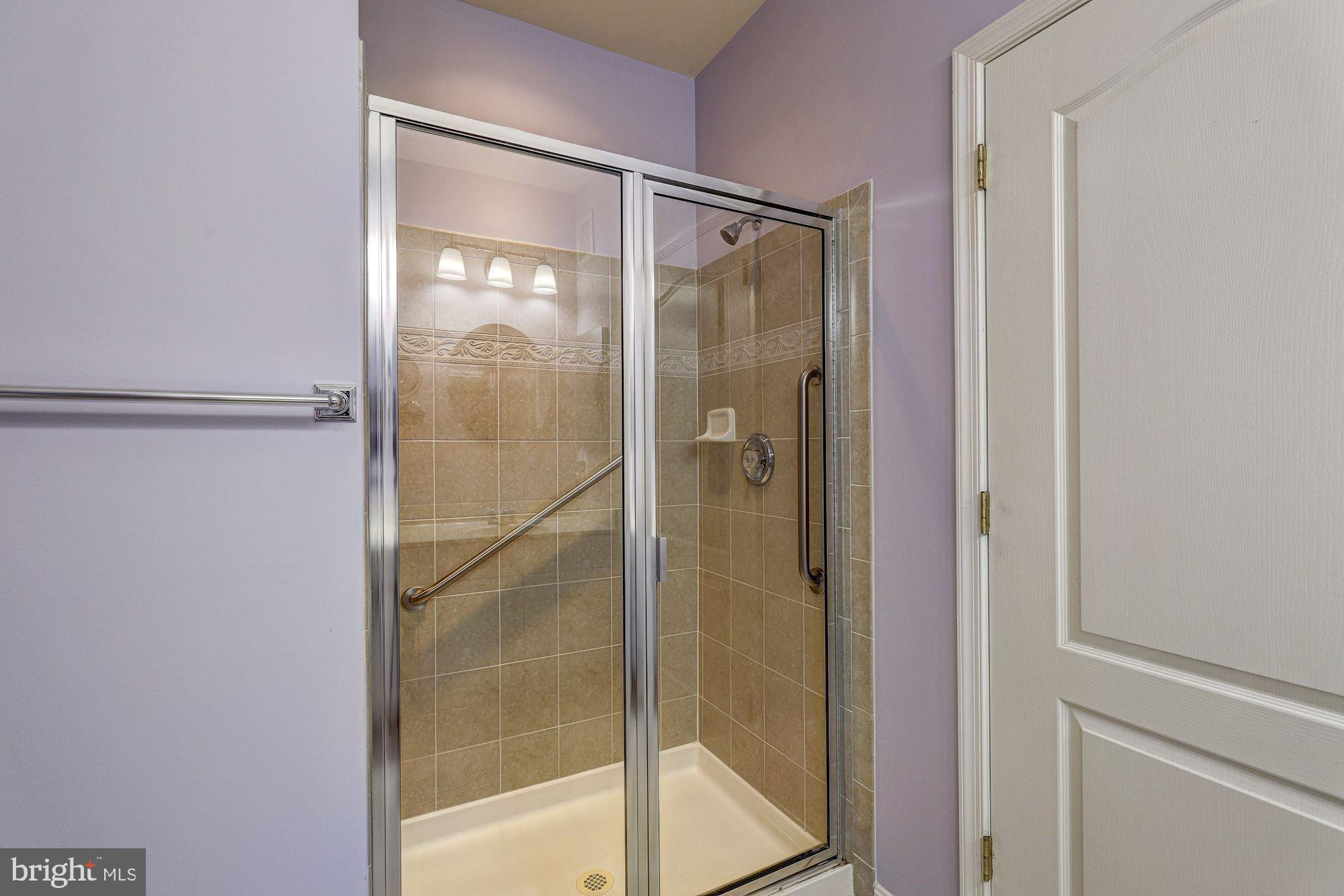 7315 Brookview Road, Unit 304 Elkridge, MD 21075 - Photo 15 of 31 Primary Bath