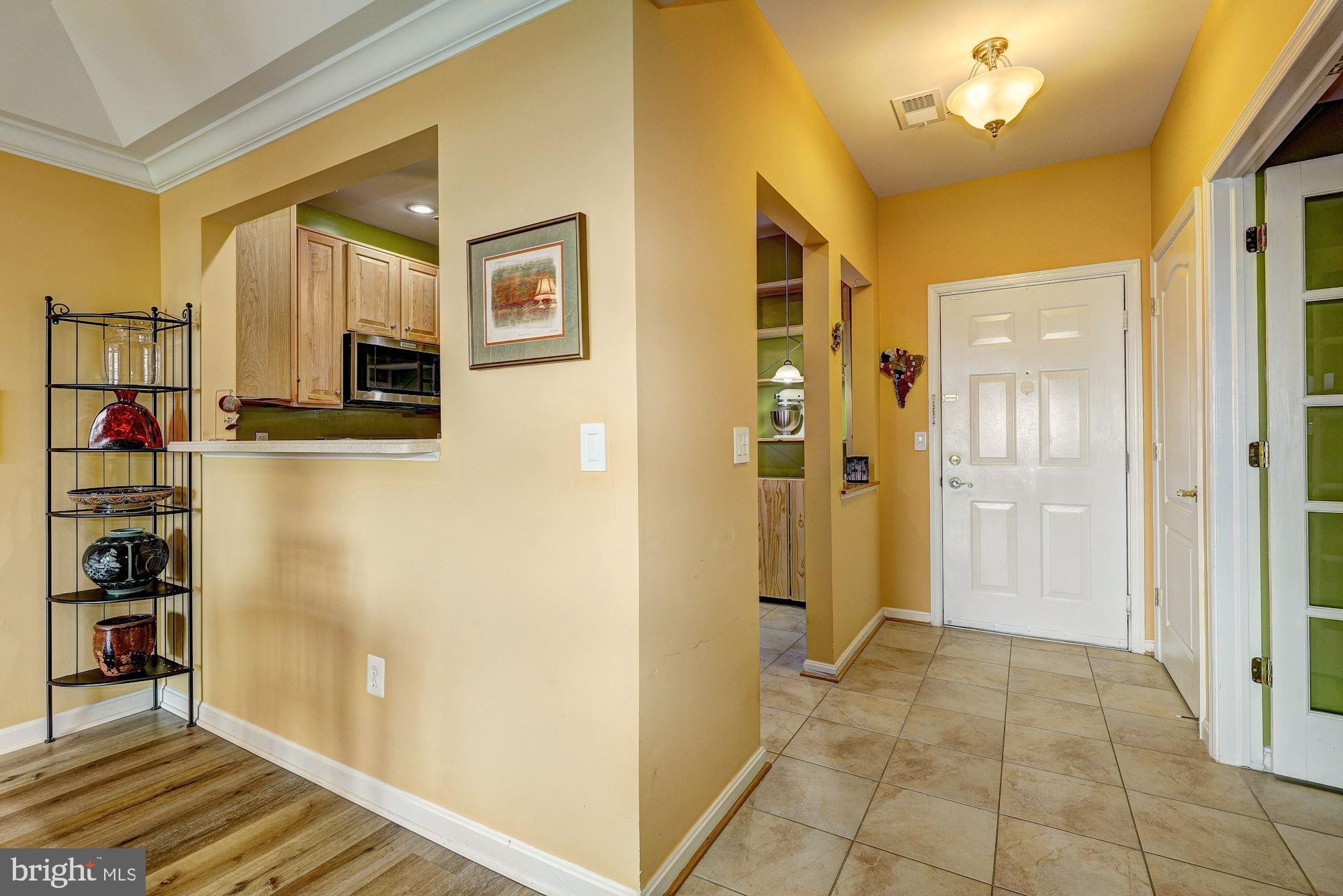 7315 Brookview Road, Unit 304 Elkridge, MD 21075 - Photo 4 of 31 Foyer