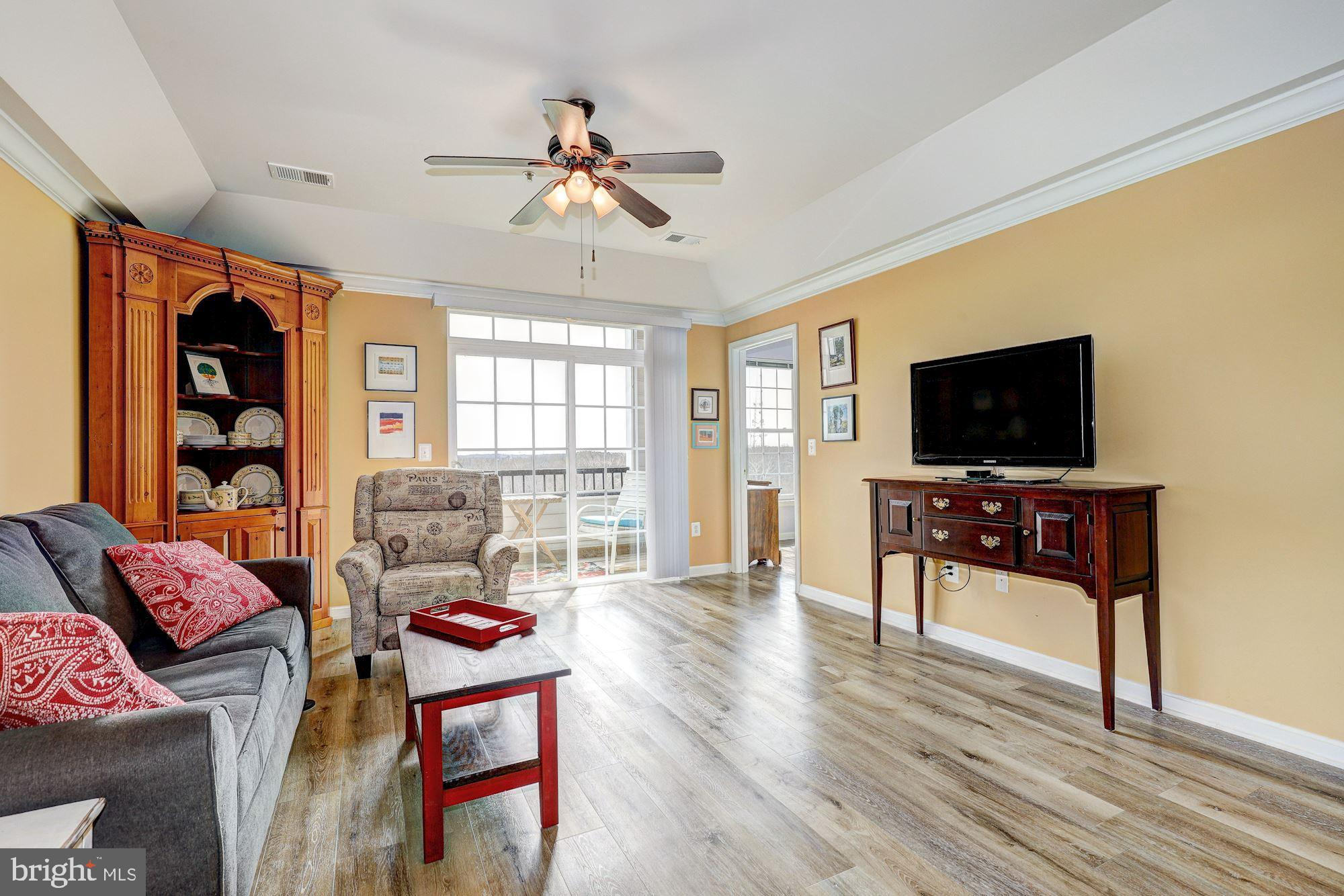 7315 Brookview Road, Unit 304 Elkridge, MD 21075 - Photo 7 of 31 Living Room