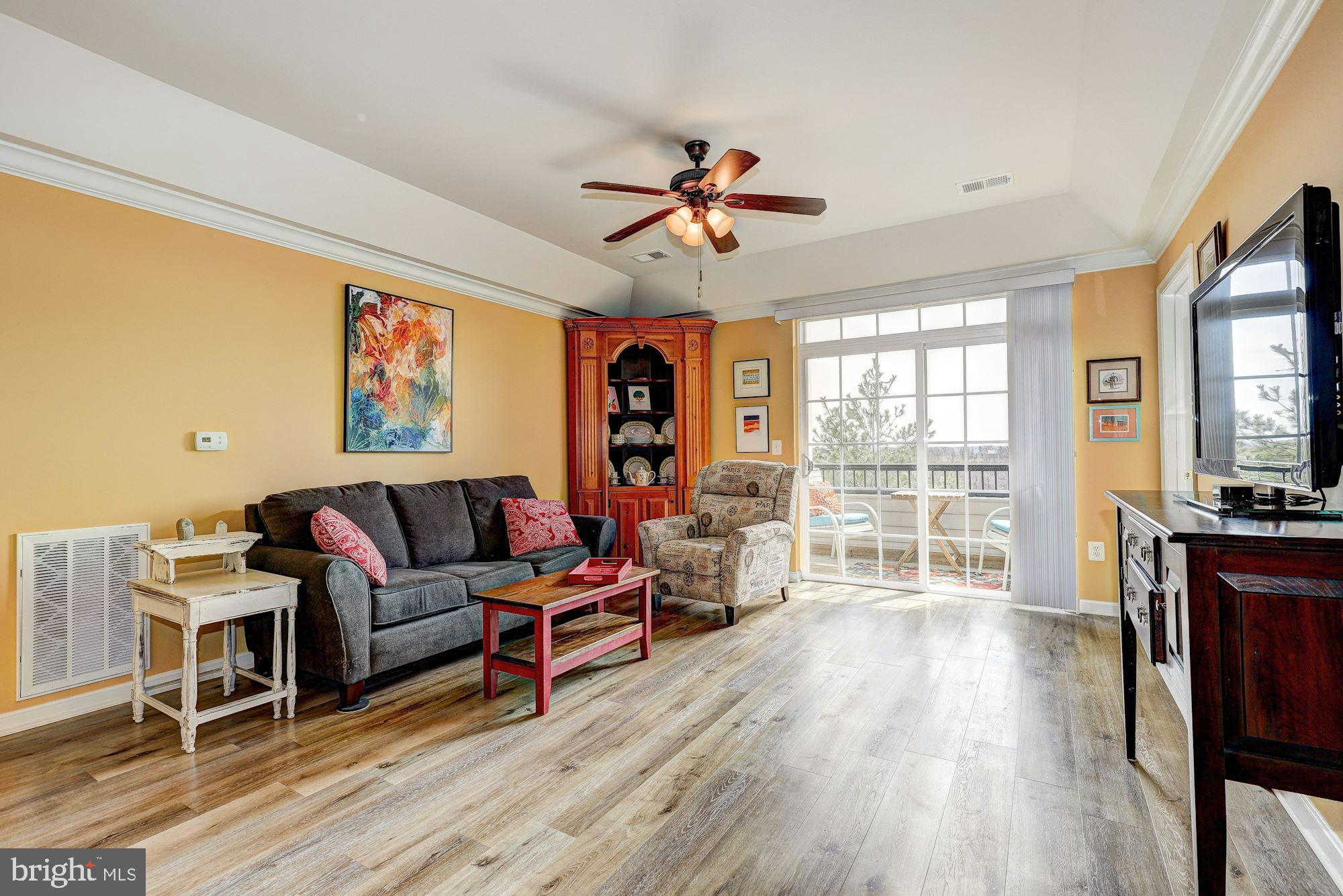 7315 Brookview Road, Unit 304 Elkridge, MD 21075 - Photo 8 of 31 Living Room