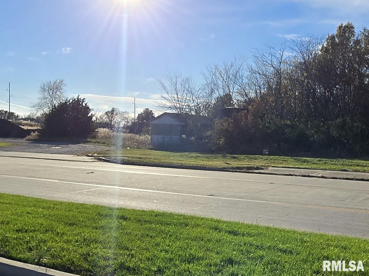 0 North Wls Byp Road Mount Vernon, IL 62864 - Photo 3 of 7 a view of a yard in front of a house