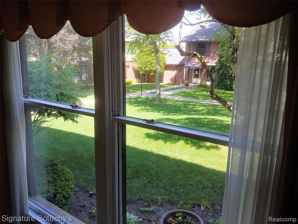 1750 Vernier Road, Unit 5 Grosse Pointe Woods, MI 48236 - Photo 4 of 33