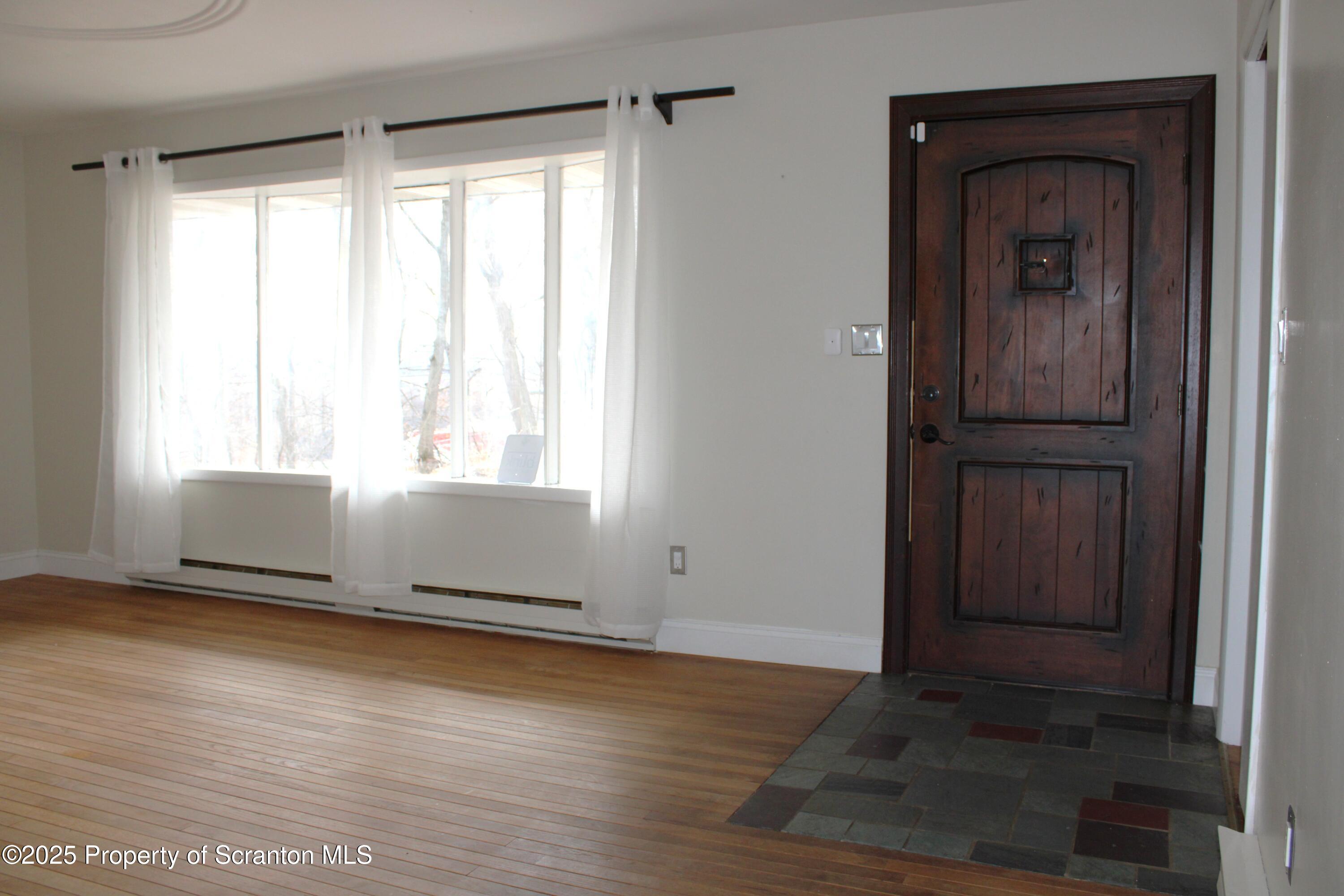 2600 Washburn Street Scranton, PA 18504 - Photo 5 of 31 IMG_2557