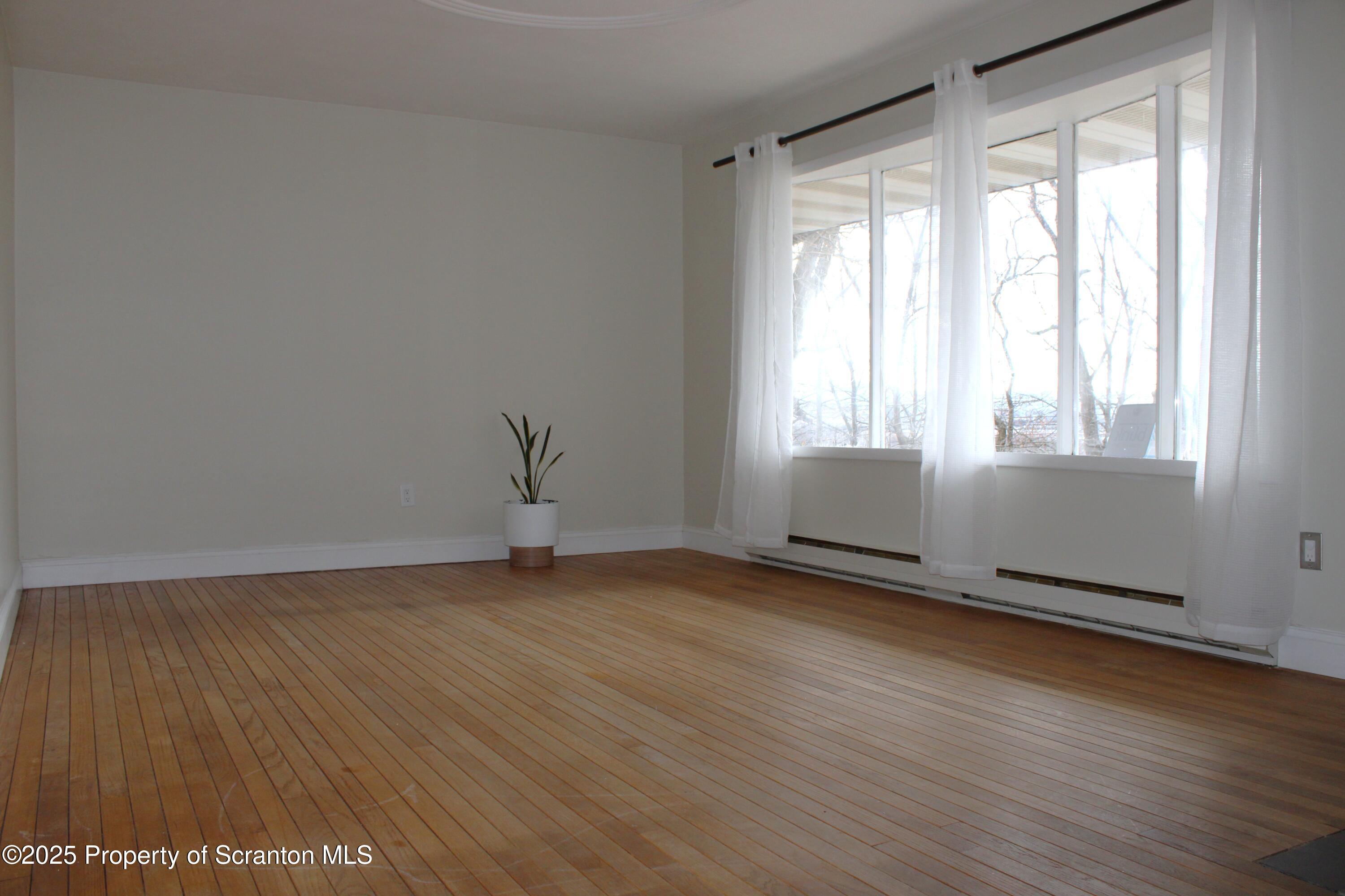 2600 Washburn Street Scranton, PA 18504 - Photo 6 of 31 IMG_2560