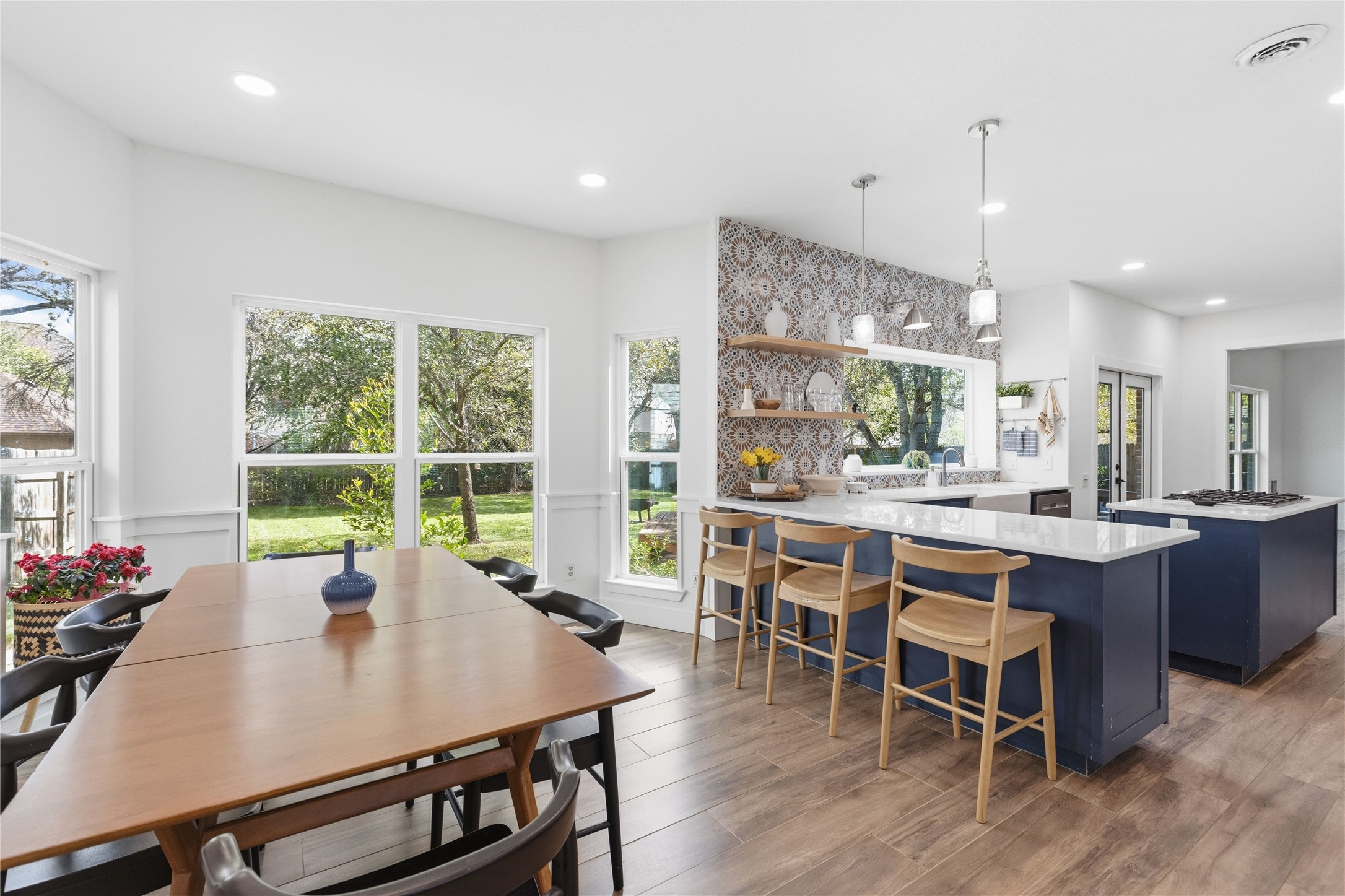 6310 Walebridge Lane Austin, TX 78739 - Photo 9 of 40 Kitchen featuring a peninsula, decorative light fixtures, a center island, backsplash, and a breakfast bar.