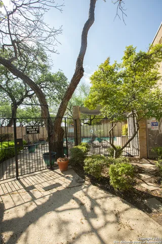 $2,495 | 8123 North New Braunfels Avenue, Unit M, San Antonio, TX 78209